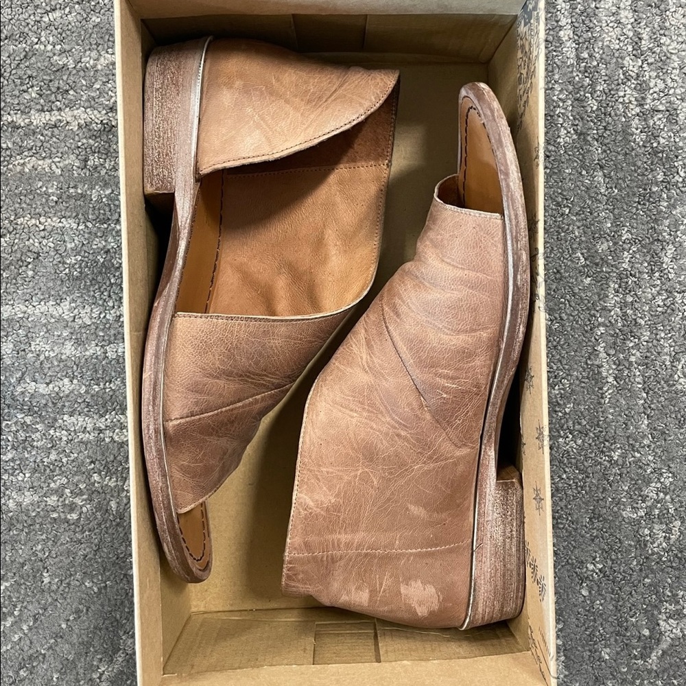 Free People Mont Blanc Sandals: Size 8 barely worn and in great condition.